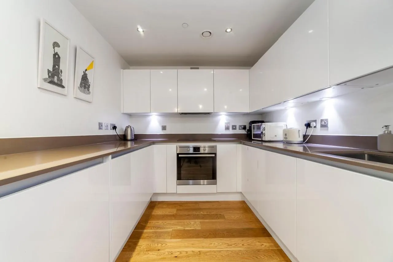 Spacious Modern 3 Bedroom Apt W Balcony, Woolwich London United Kingdom