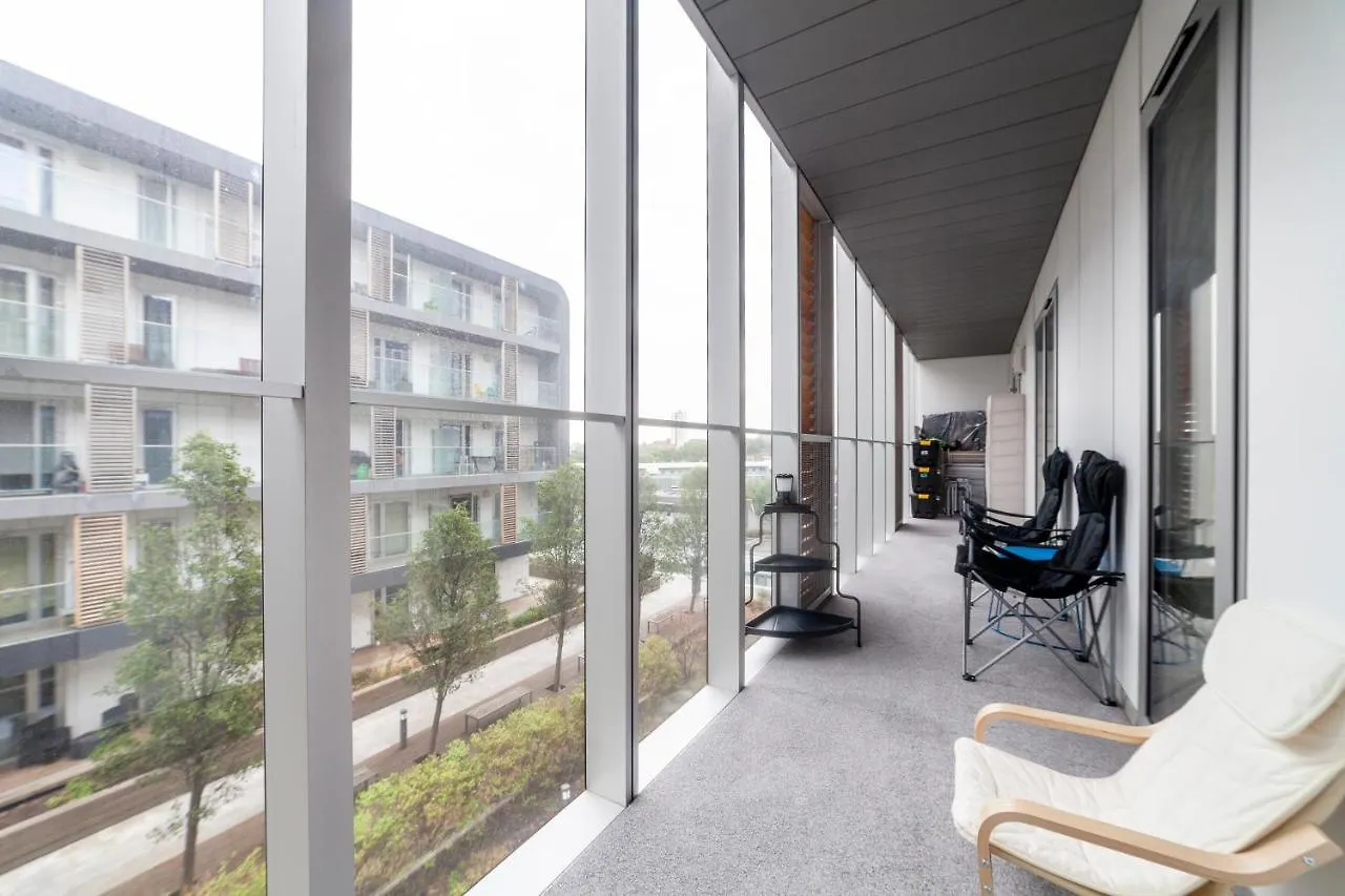 Spacious Modern 3 Bedroom Apt W Balcony, Woolwich London