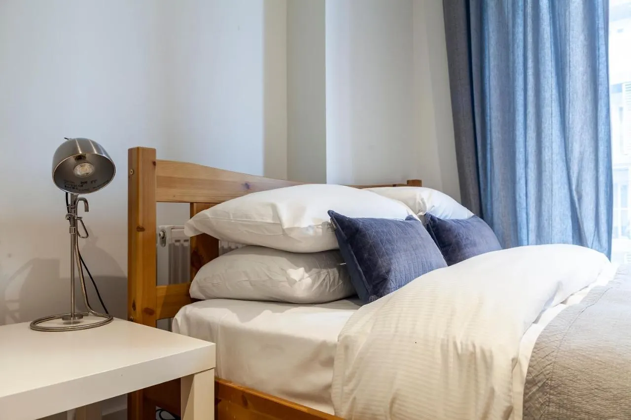 Spacious Modern 3 Bedroom Apt W Balcony, Woolwich London Apartment
